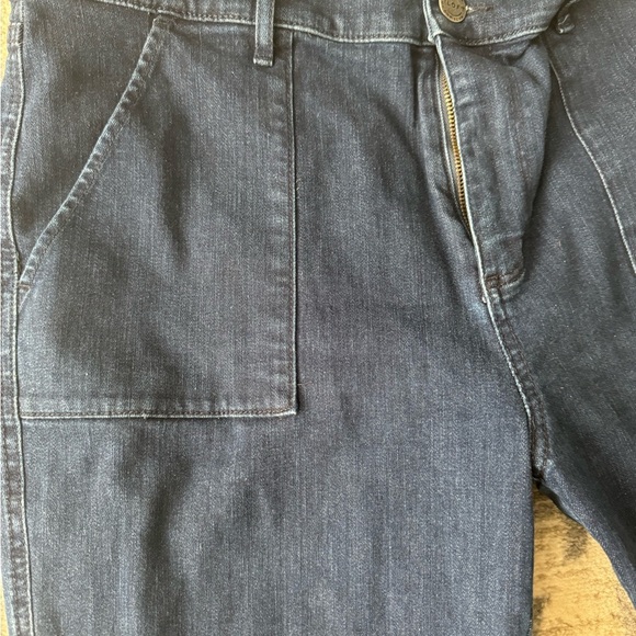 3/$25🤗 Made in Love LOFT jeans. Frayed bottoms, front large pockets. Sz 14 or 32 - Picture 3 of 6